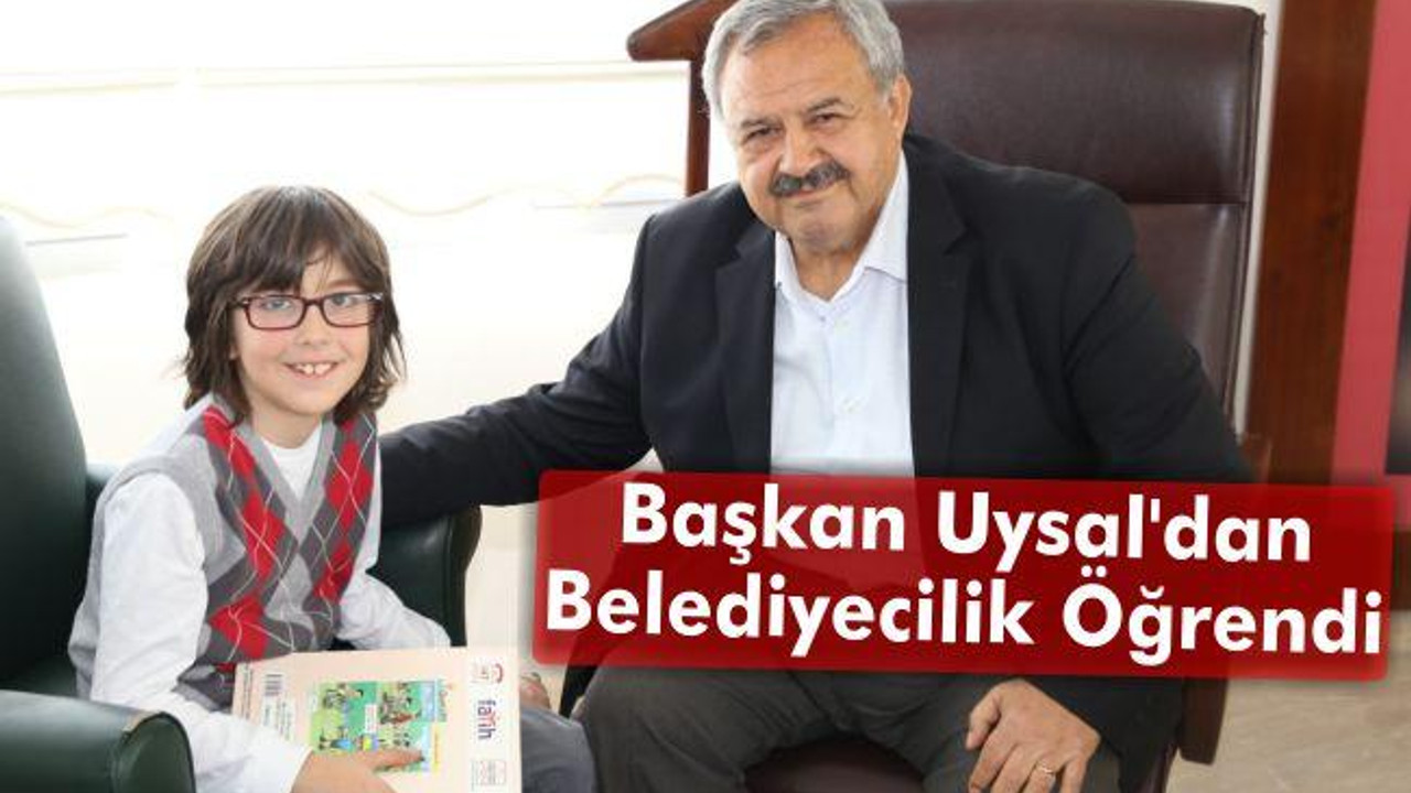 Burhaniyeli öğrenci Başkan Uysal'dan belediyecilik öğrendi
