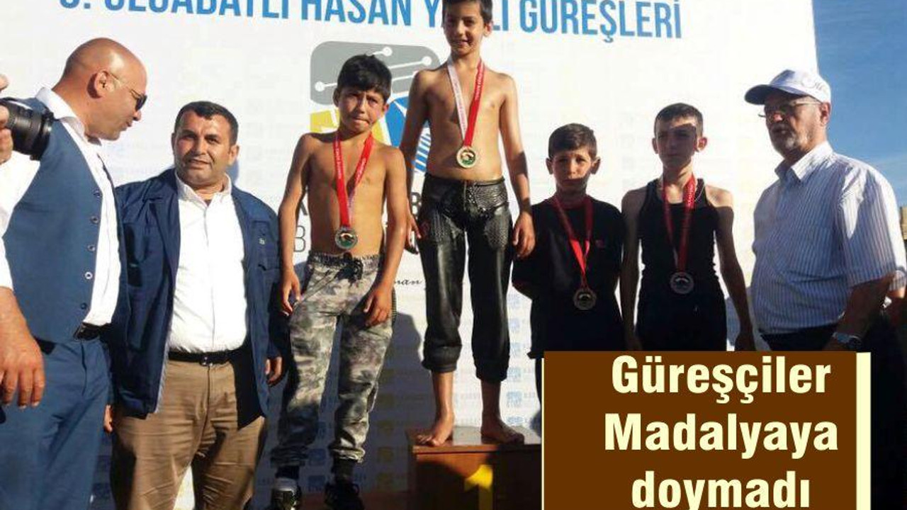 Güreşçiler Madalyaya doymadı