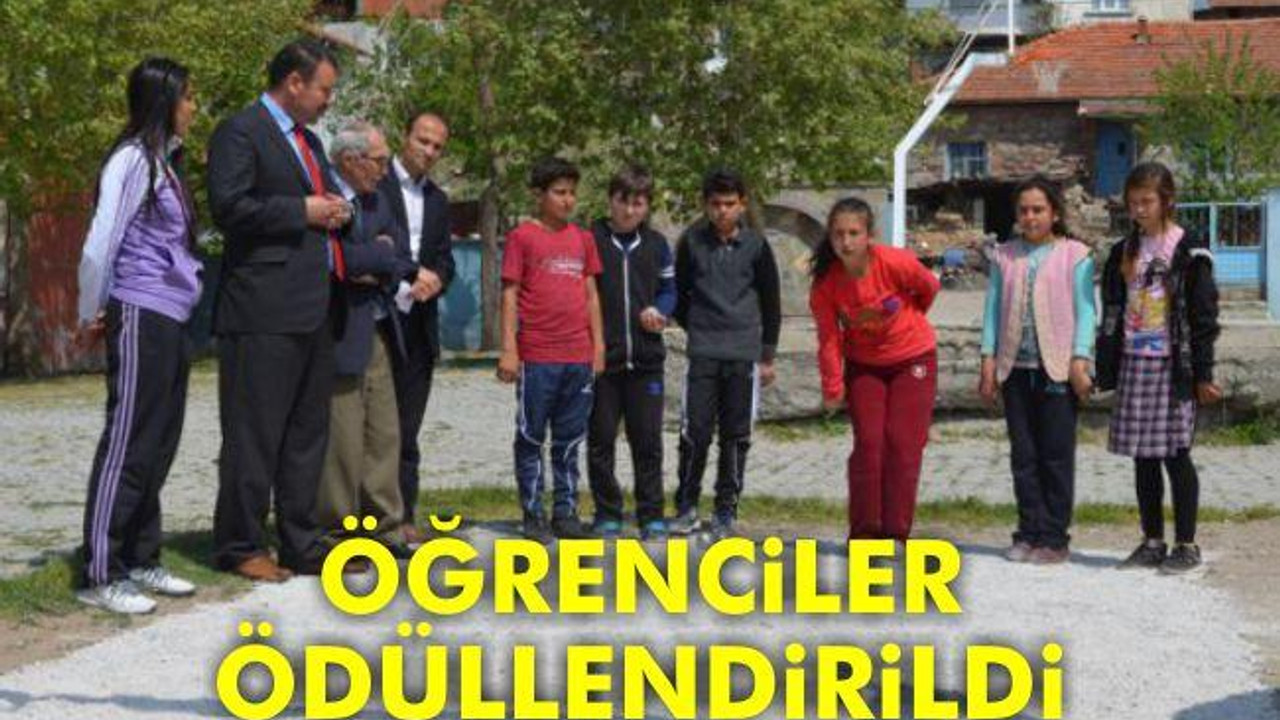 Öğrenciler ödüllendirildi