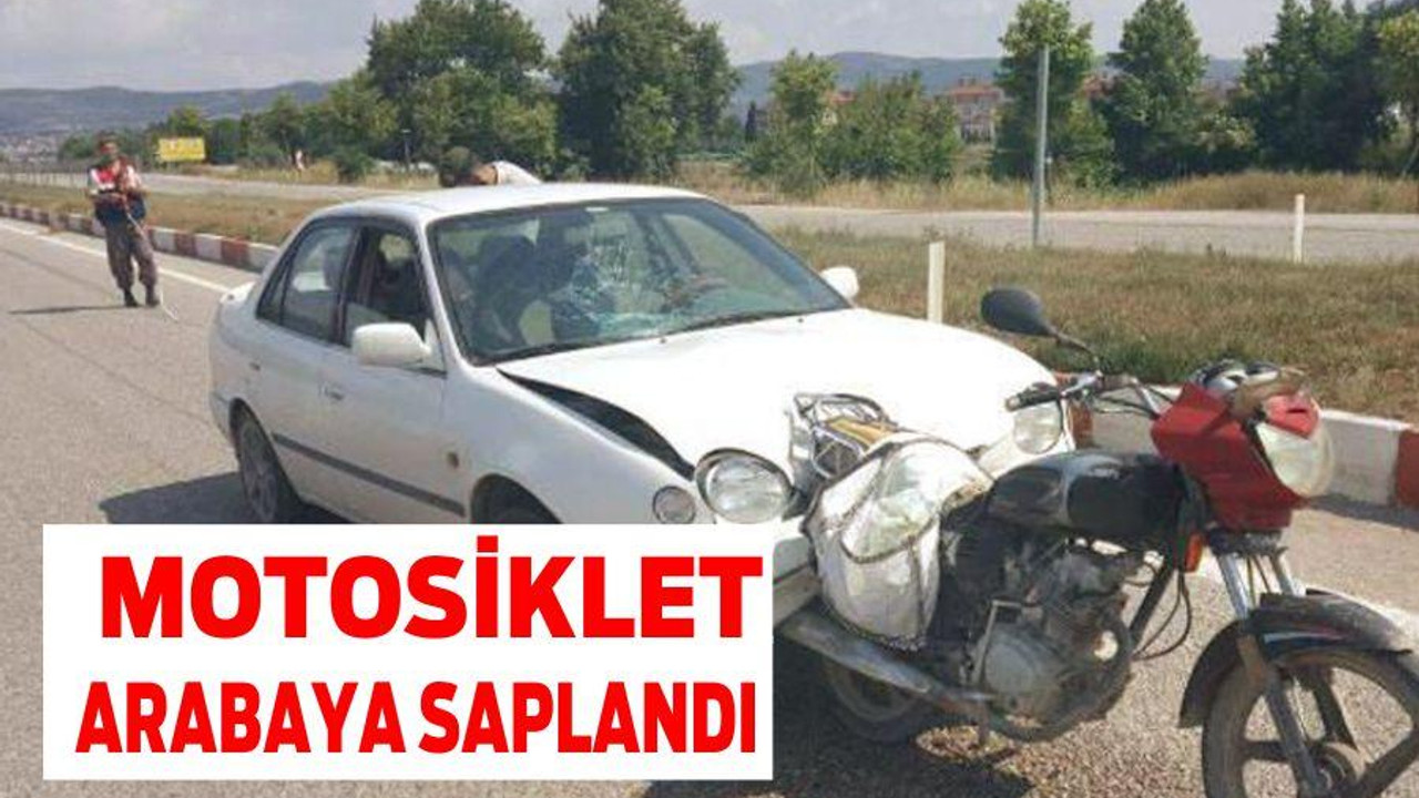 MOTOSİKLET ARABAYA SAPLANDI