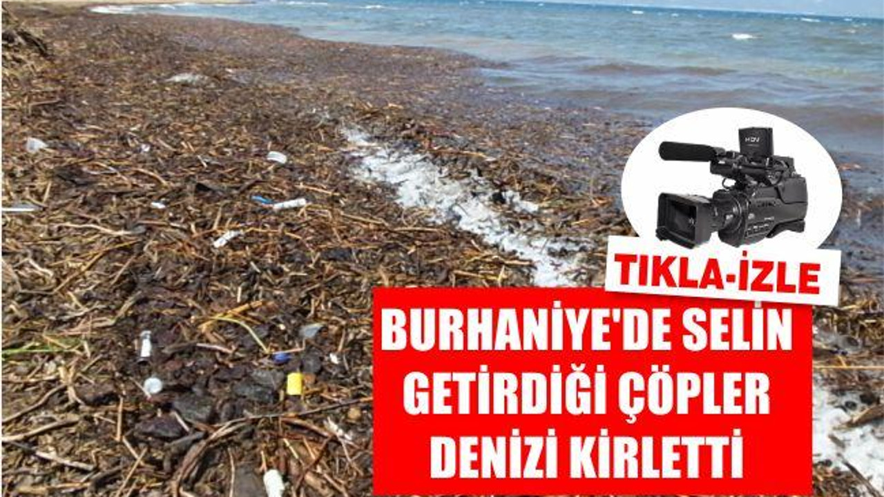 Burhaniye’de selin getirdiği çöpler denizi kirletti