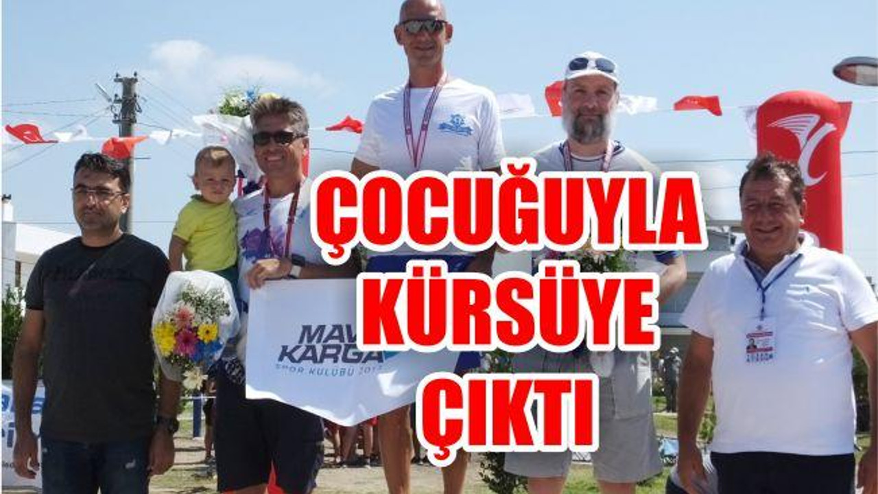 Kucağında Çocuğu İle Kürsüye Çıktı