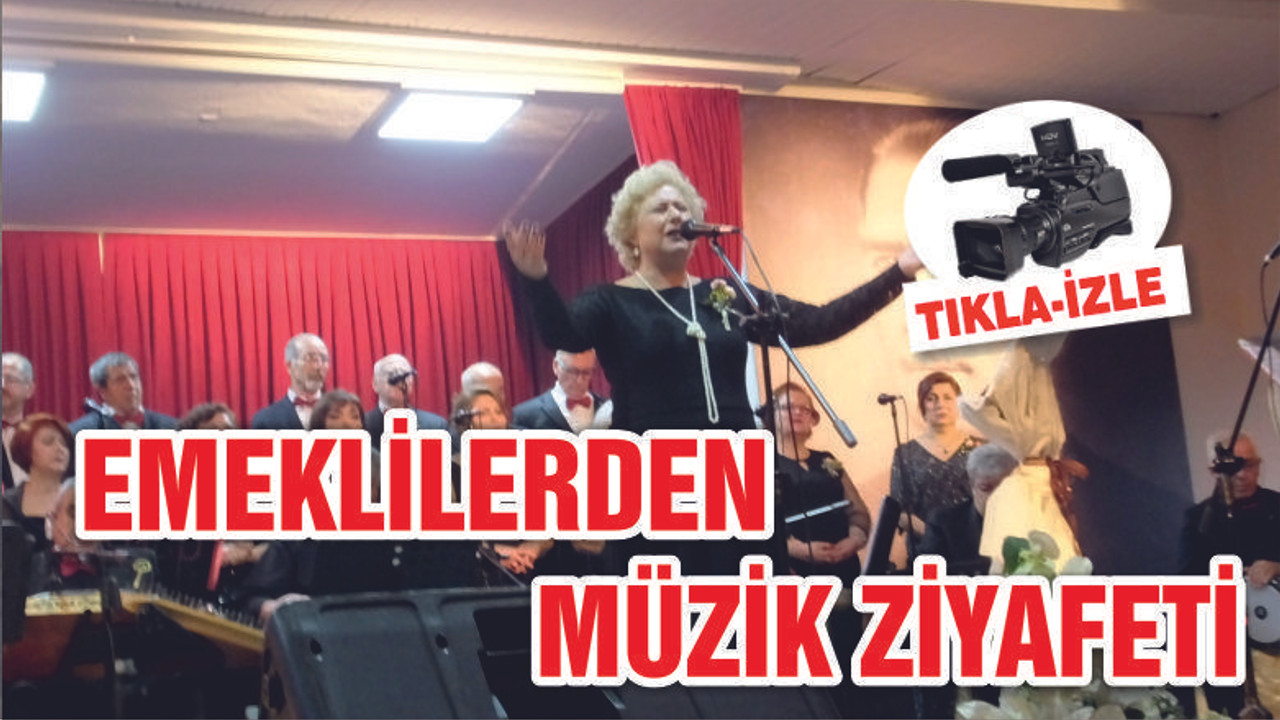 Burhaniye’de emekliler korosu konser verdi