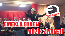 Burhaniye’de emekliler korosu konser verdi