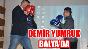 ŞAMPİYON BOKSÖR BALYA’DA ÖĞRENCİLERLE BULUŞTU
