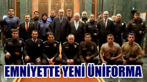 EMNİYET MENSUPLARI YENİ KIYAFETLERİYLE ERDOĞAN'IN YANINDA