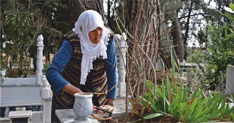 Raziye Teyze : “Mahalleli Bana Yeni Mezar Gelince 'Sana Bir Arkadaş Daha Geldi' Diyor” - Gazete Merhaba
