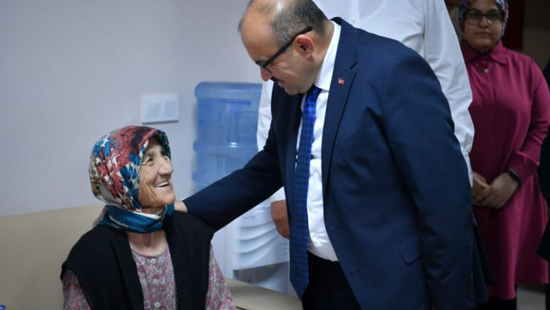 Vali Ustaoglu Dunya Yaslilar Gununde Yaslilara Vefa Borcumuzu Hatirlatti 1