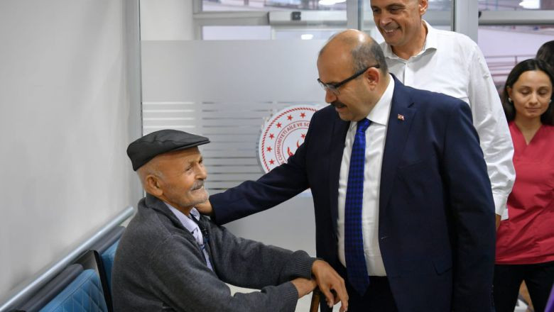 Vali Ustaoglu Dunya Yaslilar Gununde Yaslilara Vefa Borcumuzu Hatirlatti 2