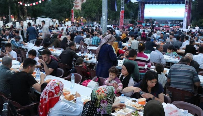 Balıkesir'de 30 Gün Boyunca Iftar Verilecek Yerler