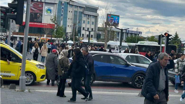 Balıkesir’de Trafik Alarmı: Ne Yaya Ne Sürücü Duruyor!